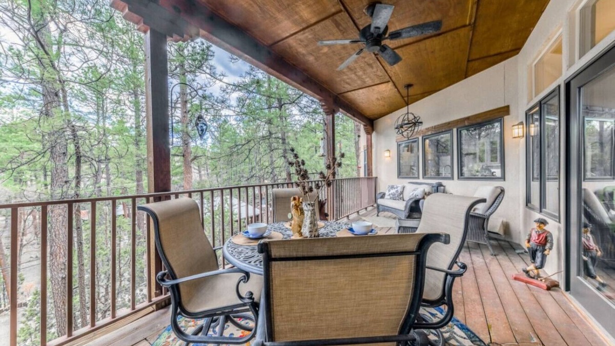 Ruidoso House | Beehive Treehouse: River Views/HT/Walk to Midtown!