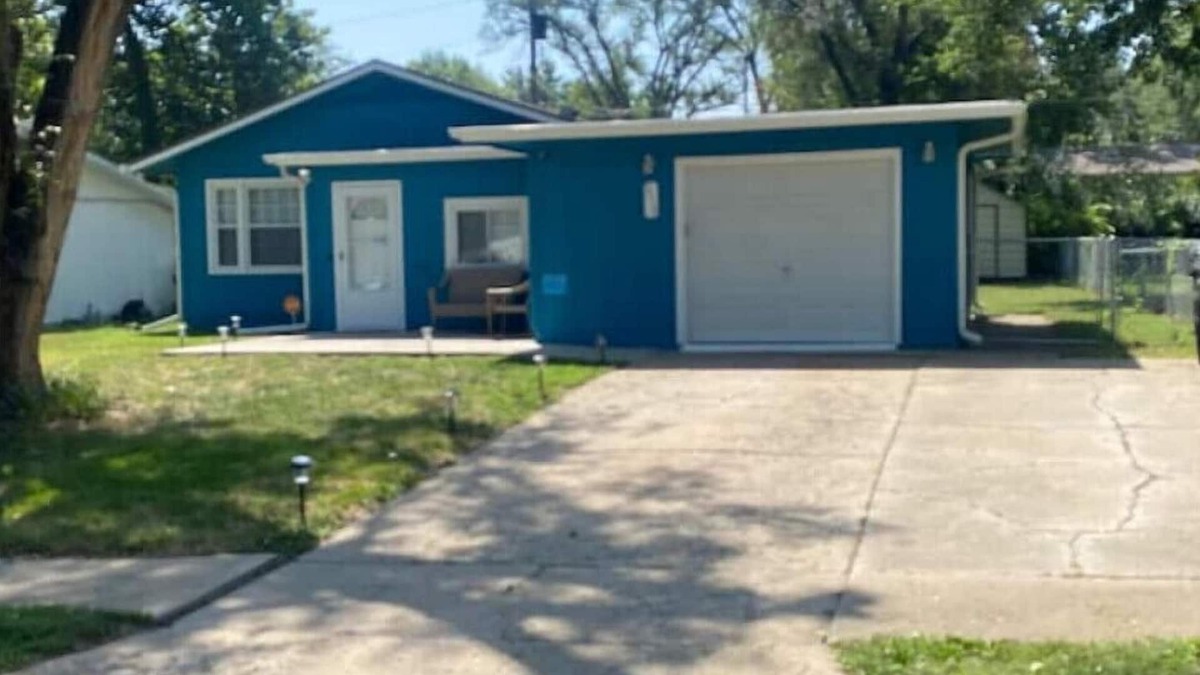Topeka House | Bee’s Placen