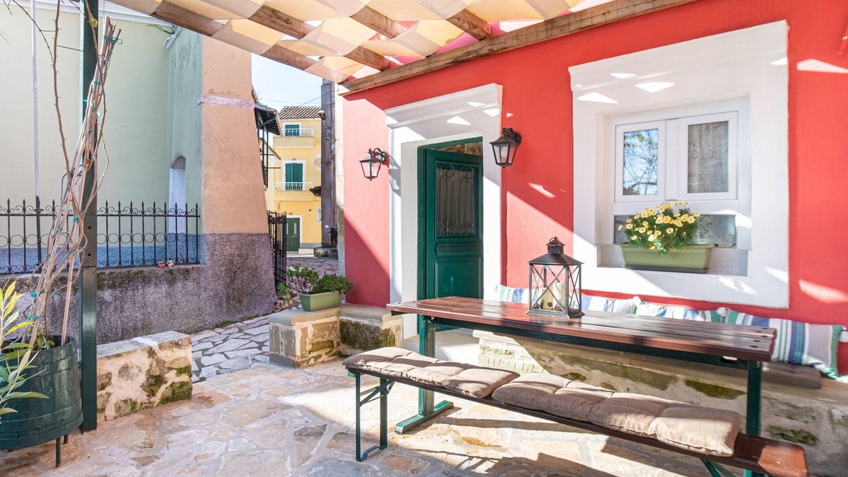 Chlomos House | Bekiris Traditional Inn Country House with Private Terrace, Air Conditioning & Wi-Fi