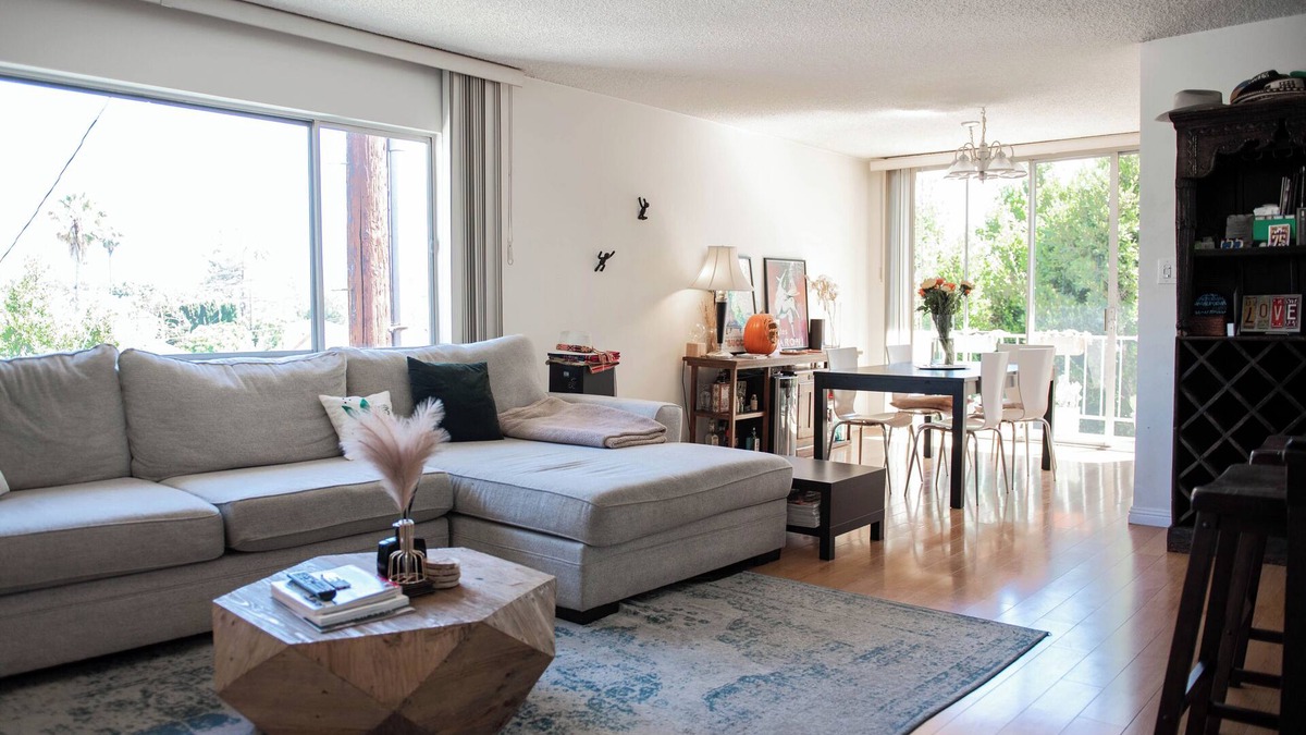Westwood Apartment | Bel Air & Beverly Hills - Charming & Bright/Top Floor Apartment: 2 Bed & 2 Bath