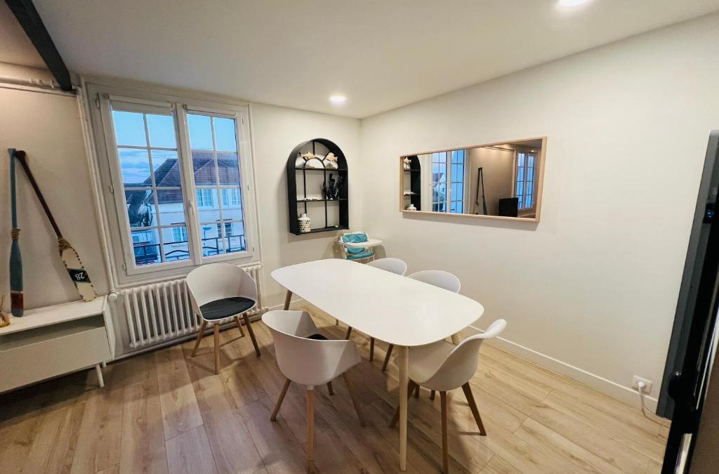 Merville-Franceville-Plage Apartment | Bel appartement plein centre 100m de la mer