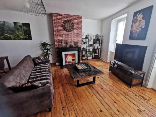 Ambert Apartment | Bel appartement de 1 à 7 personnes