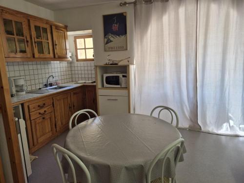 Cauterets Apartment | Bel Appartement en Centre, 1 Ch, Près Télécabines - FR-1-234-317