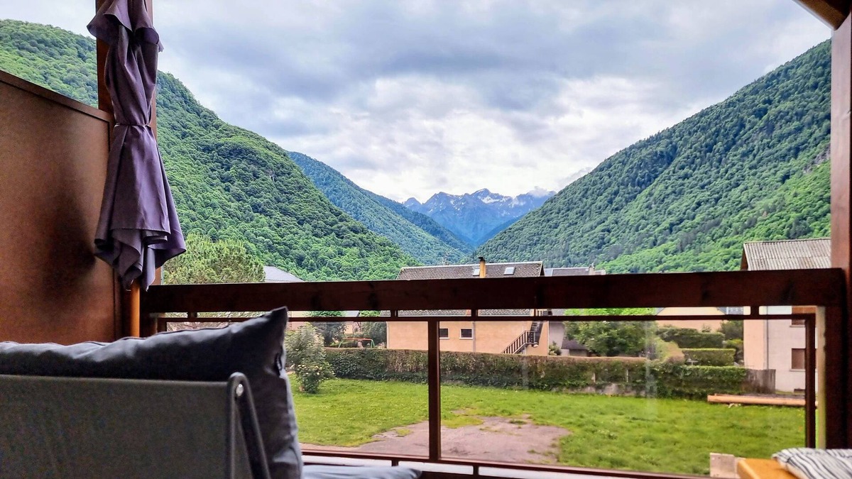 Saint-Mamet Apartment | Bel Appartement - vue Montagne - 80m2 - 8 Pers 2 SDB 2 WC