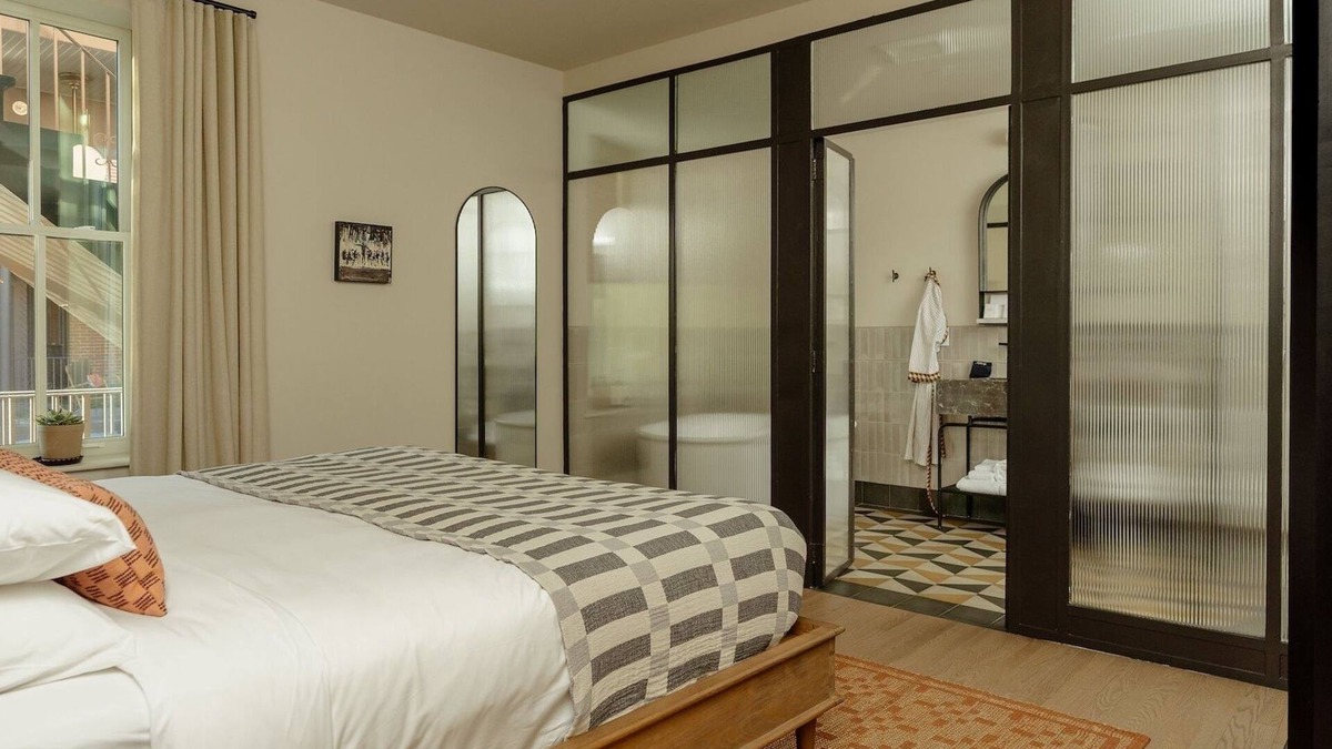 Fishtown Hotel | Bel Suite at Anna & Bel – A Storied Stay in Fishtown
