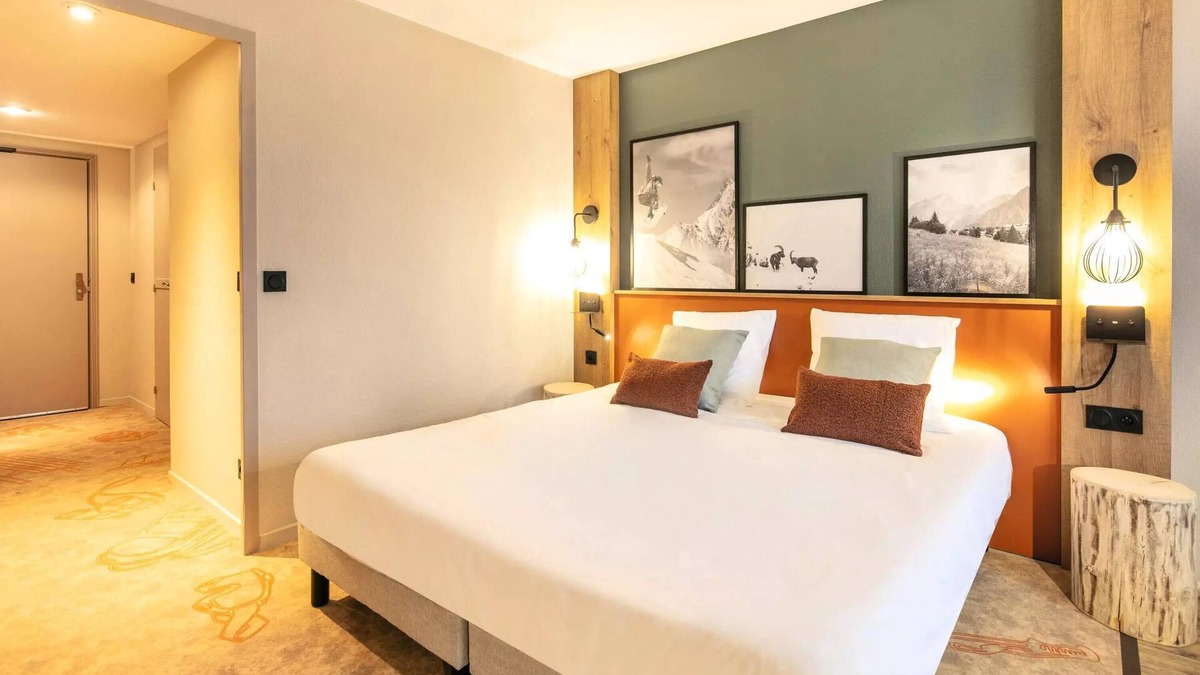 Mont-de-Lans Apartment | Belambra Clubs Les 2 Alpes Les Crestes - All inclusive - Premium Room 2 Adults and 2 Children Room Night View