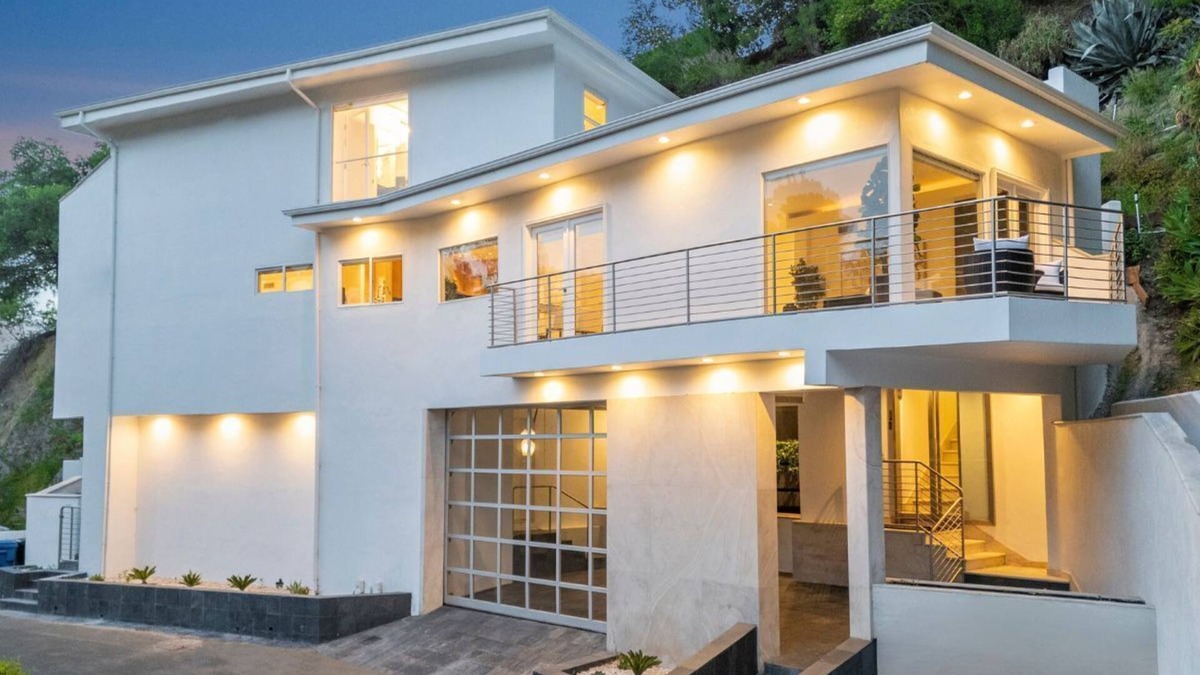 Hollywoodland House | Belden View - Architectural Beauty w/Skyline Views & Rooftop Spa