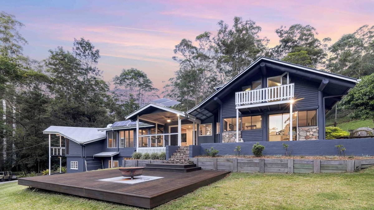 Conondale House | Belgowlah : Off Grid Peaceful Rural Escape for 6