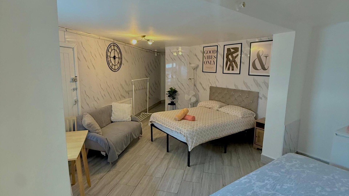 Coldharbour Apartment | Belinda Rd, Comfort Studio Flat