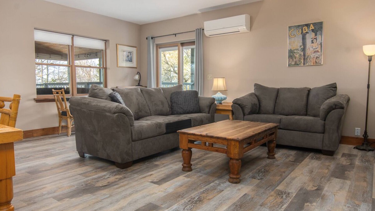 La Pointe Condo | Bell Street-Downtown Oasis
