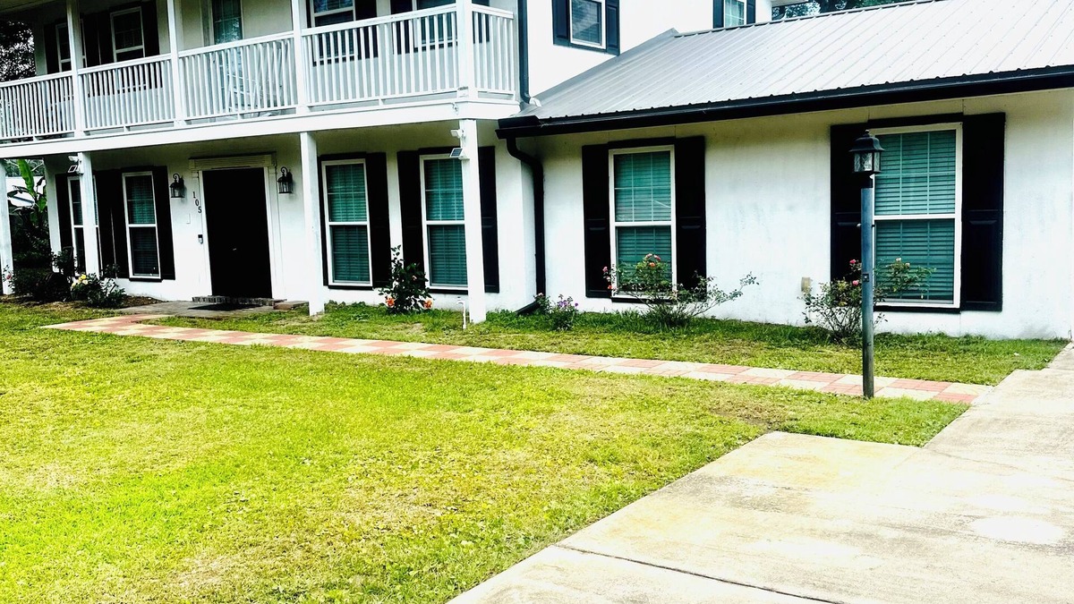 Country Club Estates House | Bella 5 Bedrooms - Home is where your heart is.