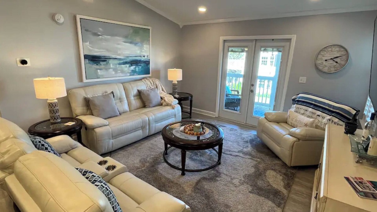 Oak Condo | BELLA KAYA Condo - Gulf Shores AL - 2nd Floor Corner Condo Unit with Amenities