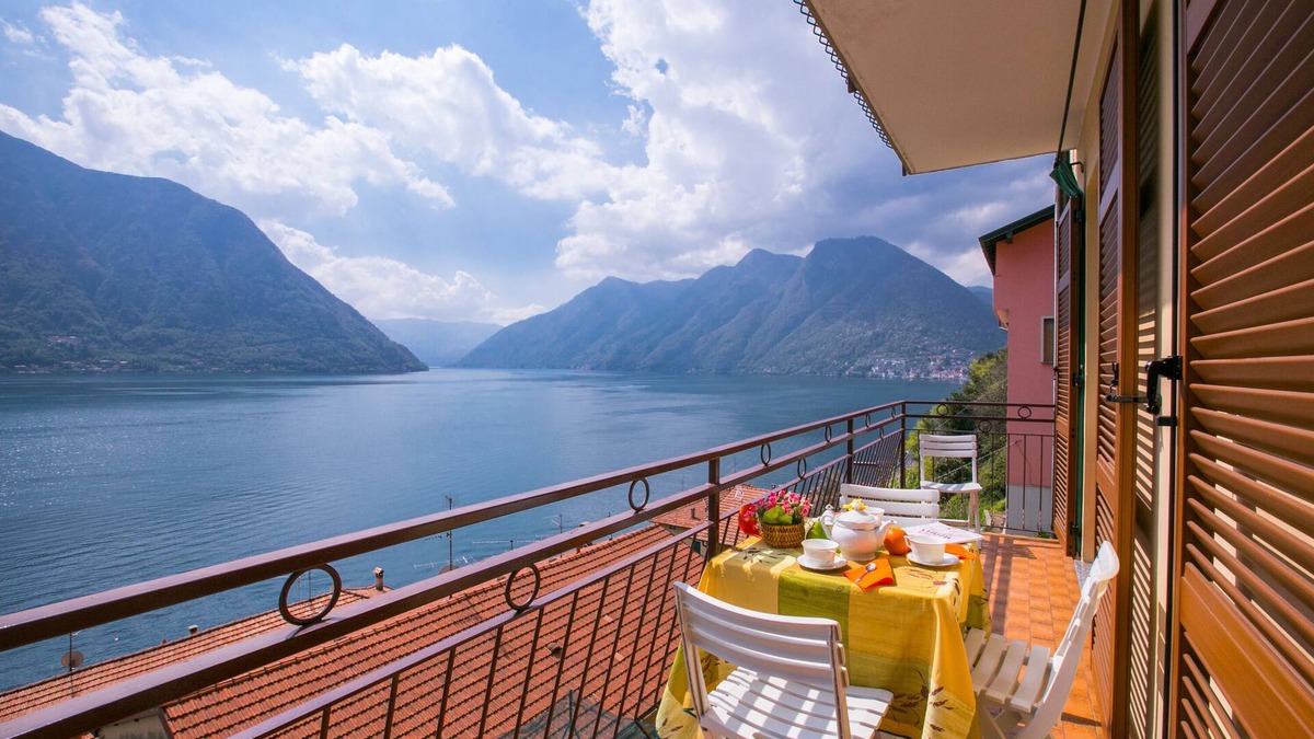 Colonno Apartment | Bella Lake View