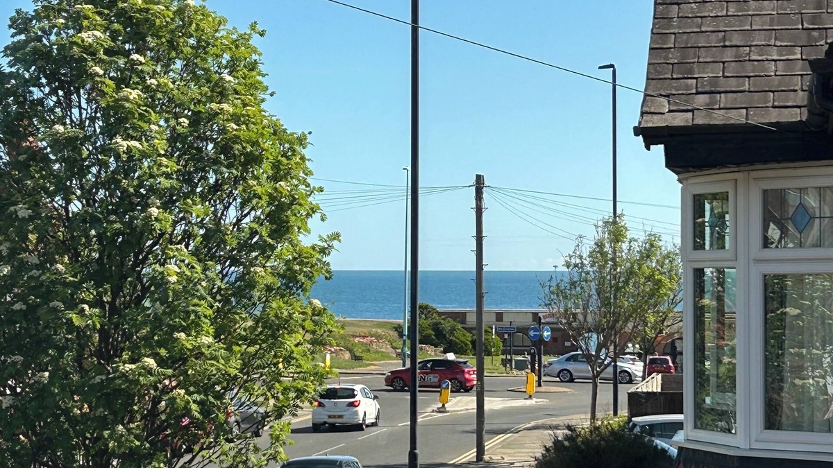 Whitley Bay House | Bella's Beach House - less than 100m from the seafront in Whitley Bay!