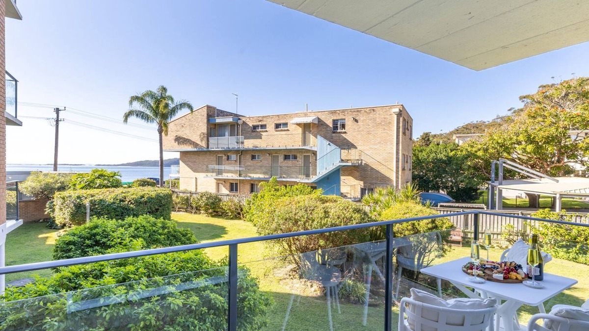 Shoal Bay Apartment | Bella Vista, 8-19 Shoal Bay Rd - views, air con and Wi-Fi