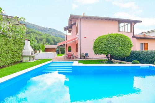 Valbrona House | Bellagio holiday home private swimming pool