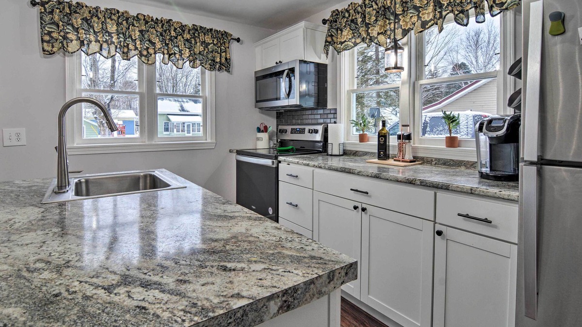 Bellaire Cottage | Bellaire Home w/Yard ~ 4 Miles to Torch Lake