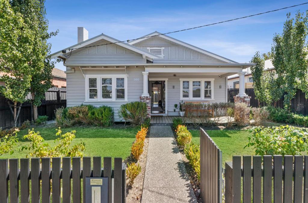 South Geelong House | Bellarine cottage- Central Geelong, parking, 2 bedroom, 2 bathroom