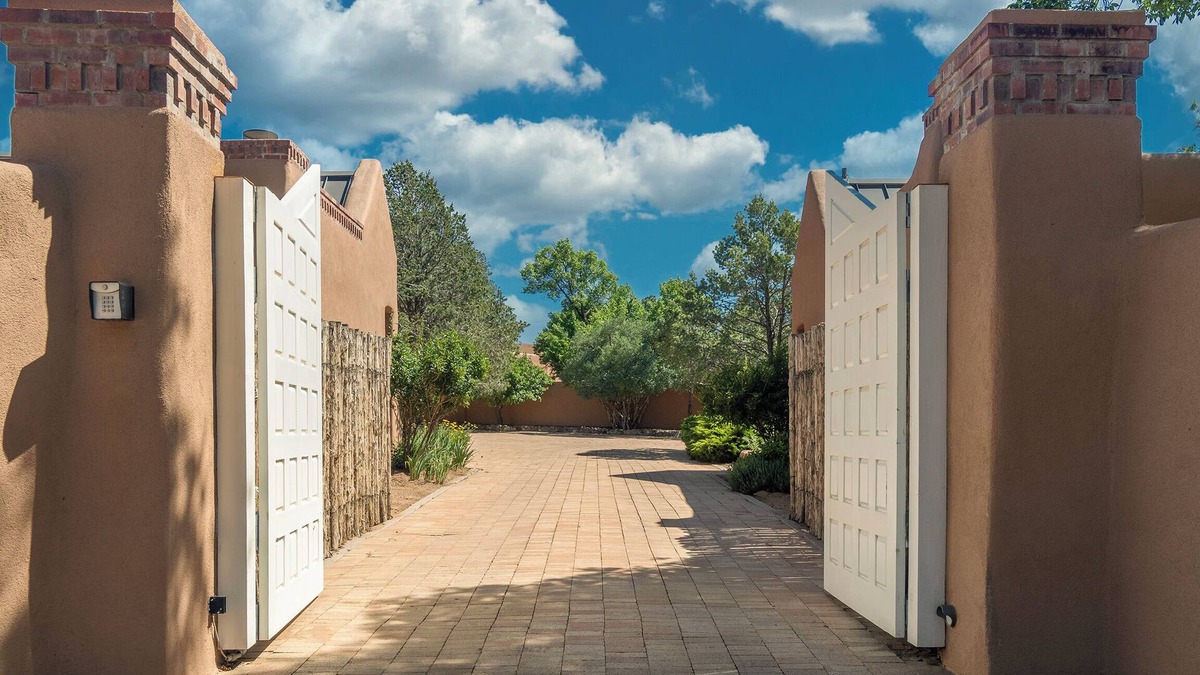Historic Eastside Villa | BELLAS ARTES. The Art of Fine Living