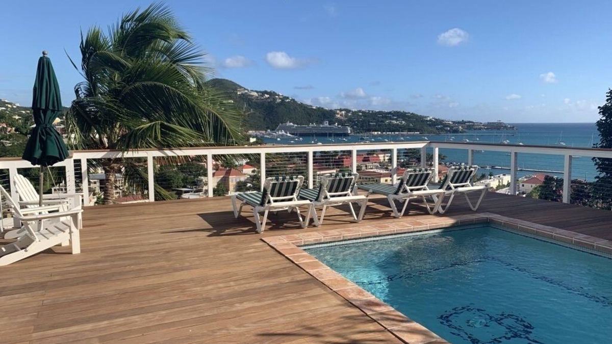 Estate Queens Quarter Villa | Bellavista Poolside Suite