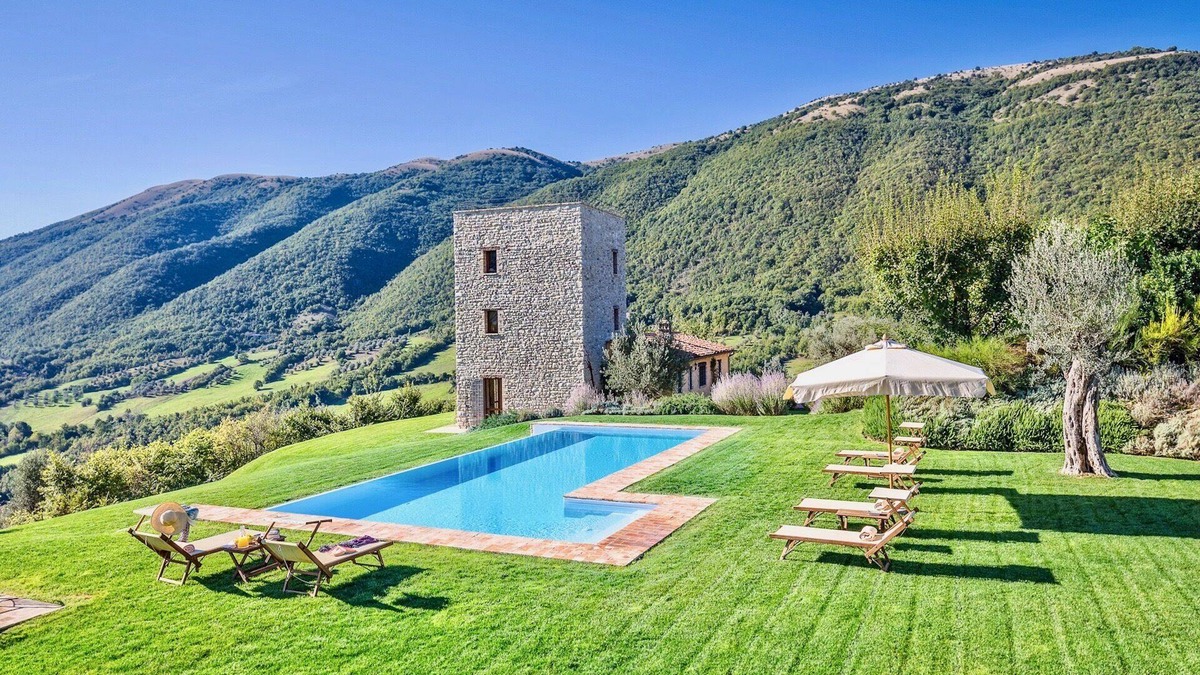 Montelovesco Villa | BELLAVISTA - Three Bedroom Villa, Sleeps 8
