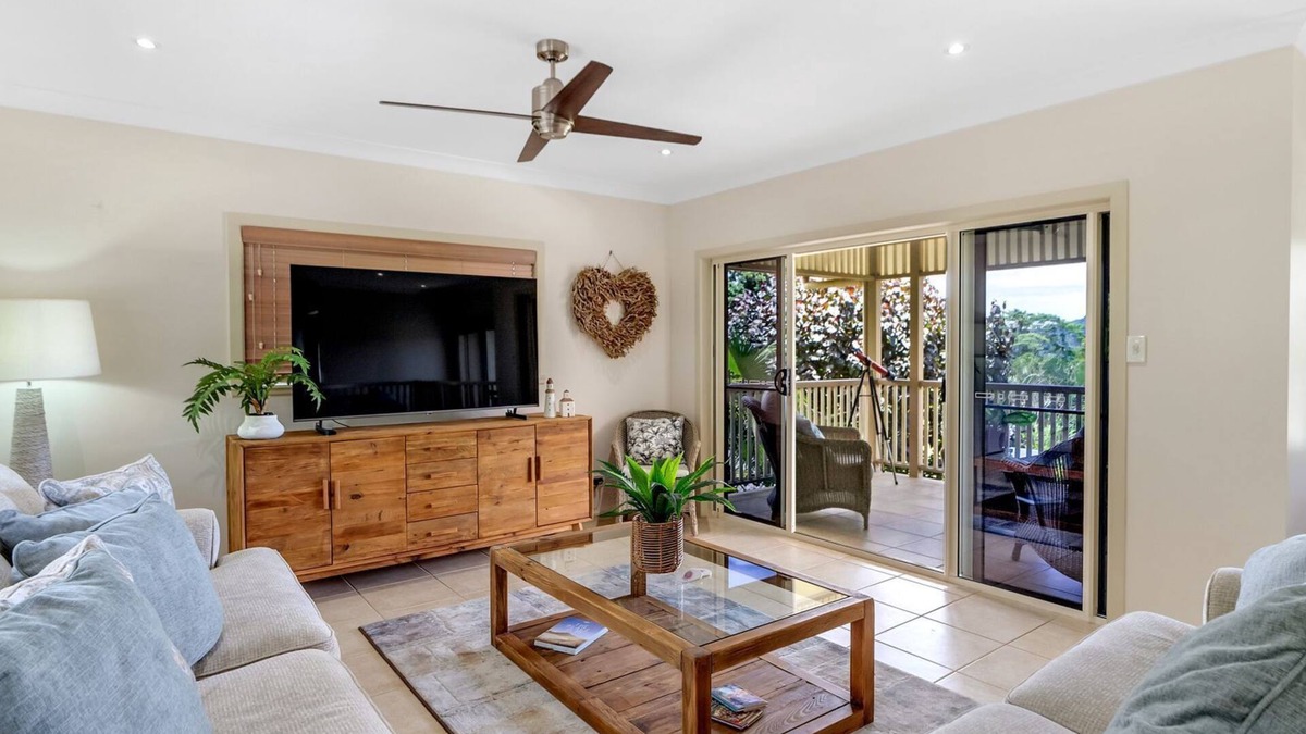 Redlynch House | Belle Escapes Waterfall Crossing
