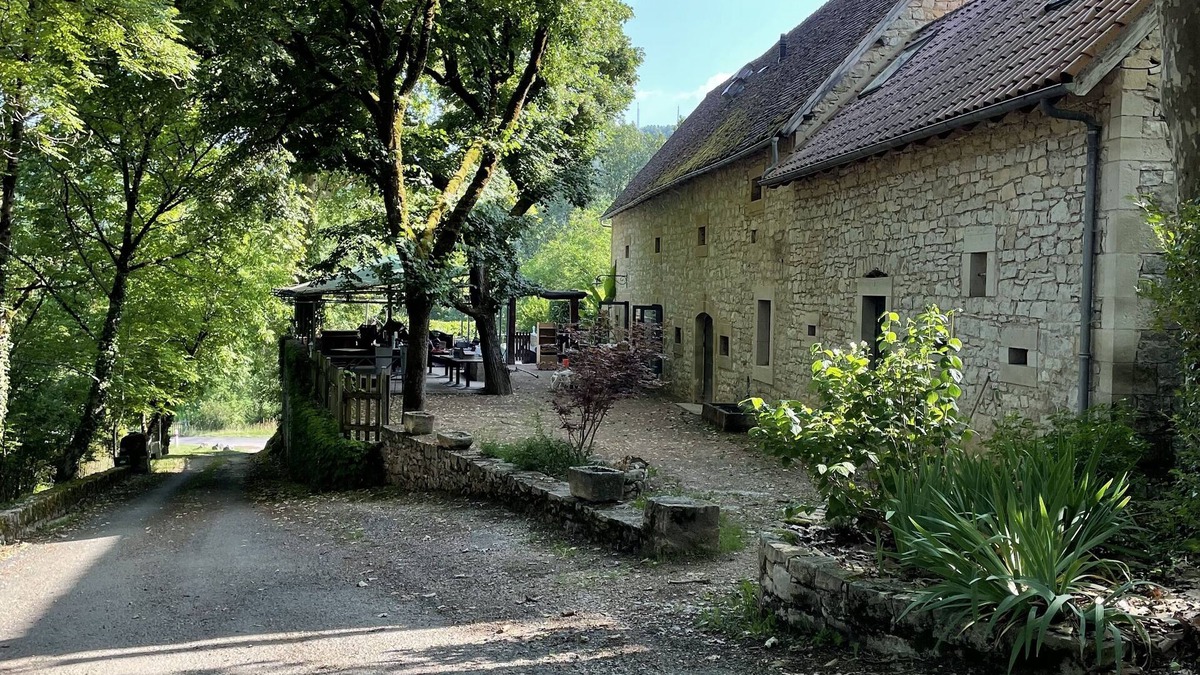 Camboulit House | Belle Longère aux Abords du Célé, où Règnent Calme et Fraicheur