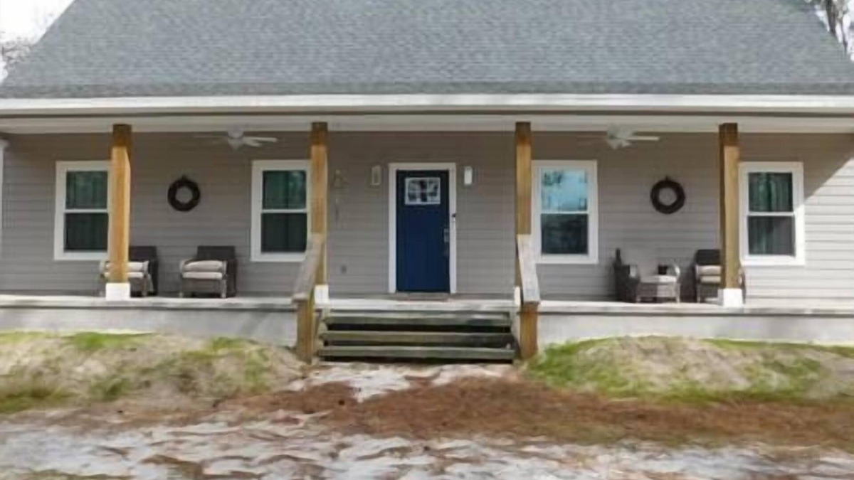 Salem House | Belle Pines Retreat - Pine Shaded Hideaway