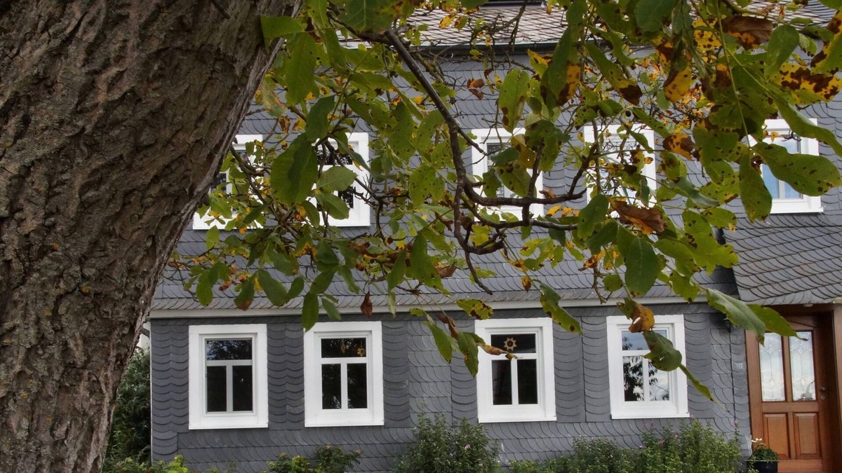 Bell House | Beller Gehaichnis - holiday home, shower and bath, toilet, 3 bedrooms