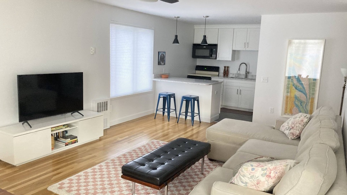 Bellevue Avenue Historic District Condo | Bellevue Ave - Pool - Steps to Everything!