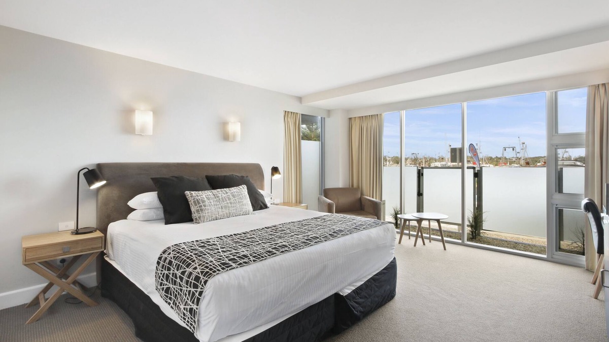 Lakes Entrance Hotel | Bellevue on the Lakes