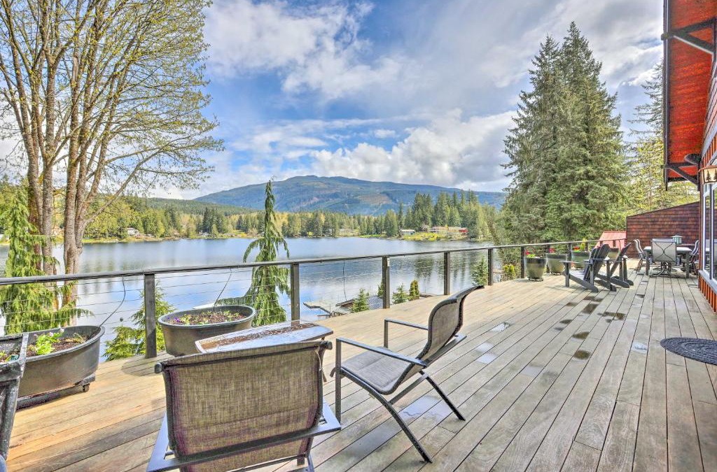 Sedro-Woolley House | Bellingham Area Getaway on Lake with Hot Tub!