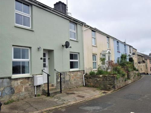 St Austell House | Bells Cottage - Explore Cornwall by rail