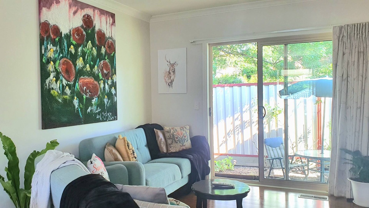 Nerrina House | Bells Lane - Large Home w/ Double Garage Sleeps 10