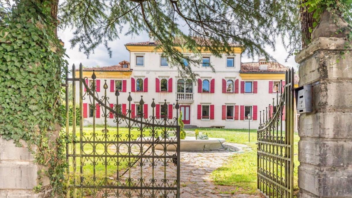 Belluno Apartment | Belluno Timeless Charm - Stunning Apt in Villa