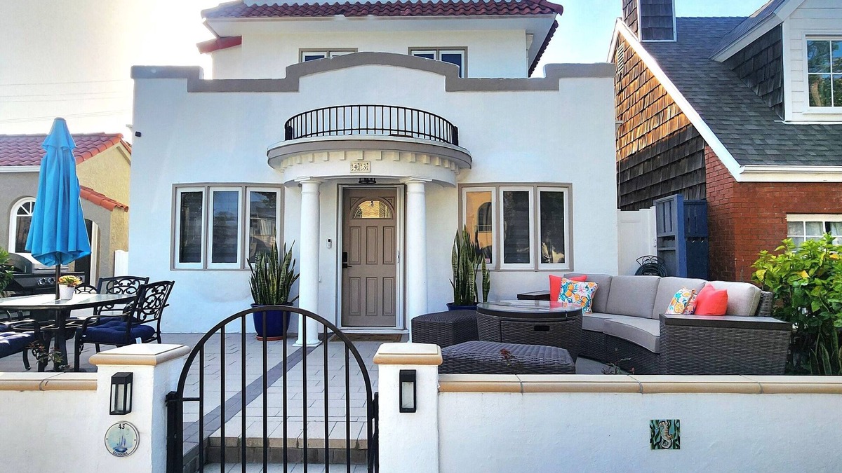 Belmont Shore House | Belmont Beach House 6 Doors From the Beach, 2 Blocks from Trendy 2nd Street