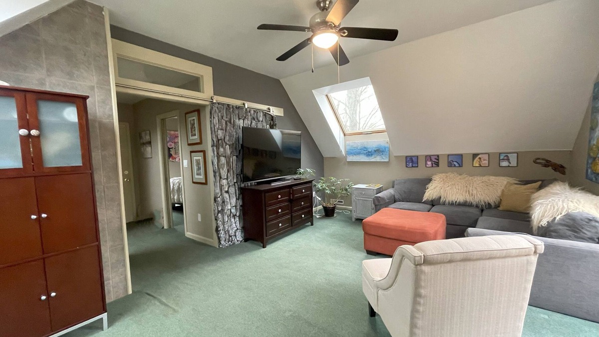 Saratoga Springs Apartment | Belmont Stakes & Saratoga Track Season 2-miles to Club House entrance