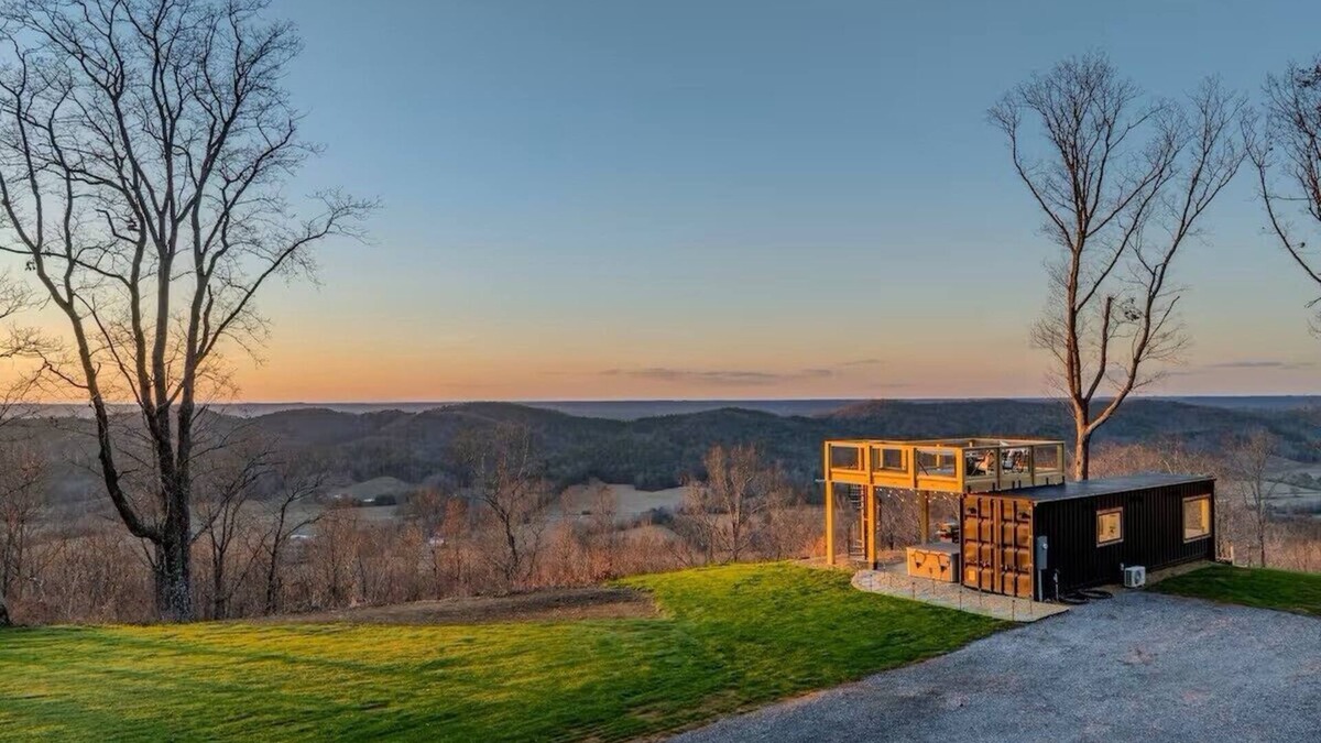Collinsville House | Beloveds Rest—Mountain Sunsets with a Hot Tub