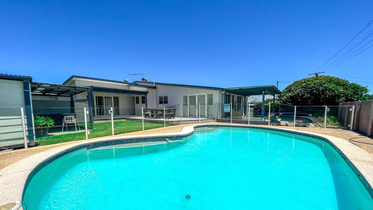 Blacksmiths House | Beltana Beach House - walk to beach, private pool!