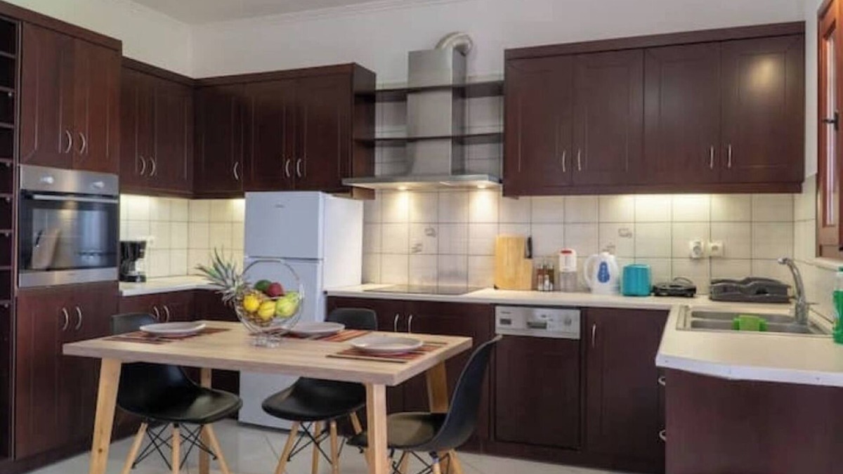 Korfalonas Apartment | Ben's Homes Elegant Suite