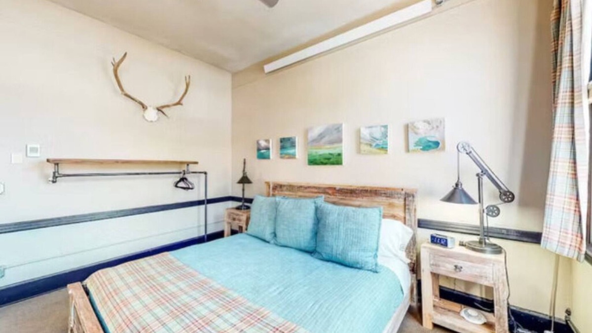 Silverton Hotel | Benson Lodge Room - 1