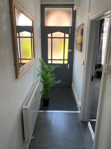 Crewe Apartment | Bentley House with en-suites