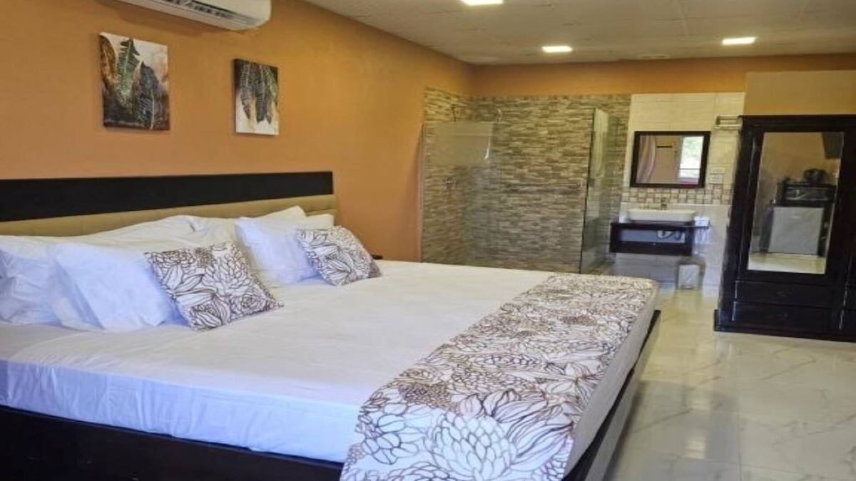 Castara Bed & Breakfast | Beres Vale Apartments - King Room with Sea Viewn