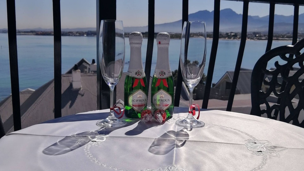 Gordons Bay Central House | Berg en Zee Guesthouse