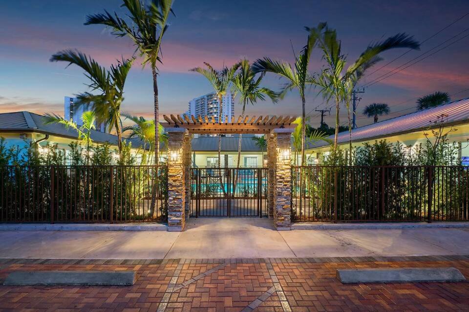 Singer Island Apartment | Bermuda Bungalows (Tropical Island Getaway)