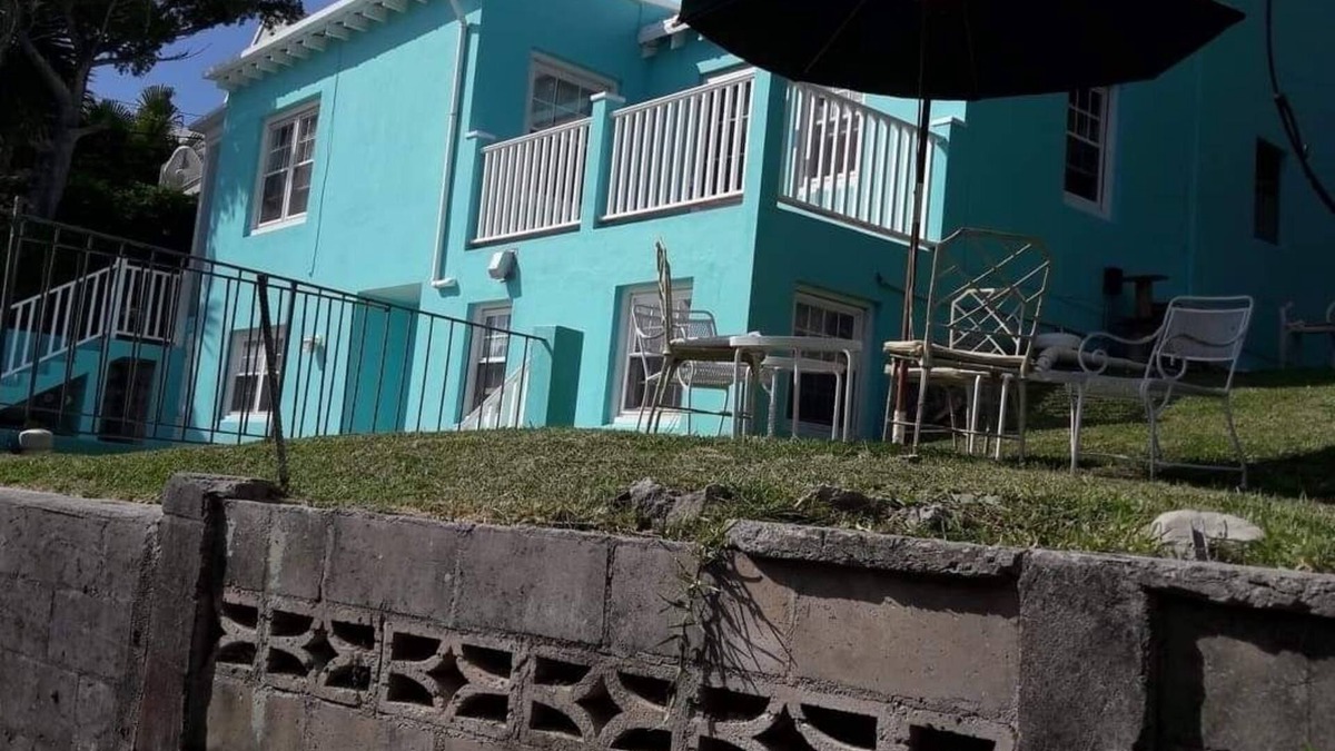 Sandys Apartment | Bermudaful Oasis. Close to transportation.