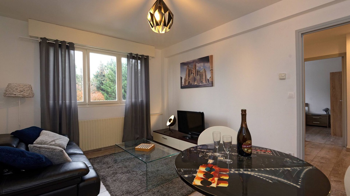 Patrotte Metz-Nord Apartment | BERNANOS: Near City Center - Gare - Pompidou - Broadband Internet WIFI