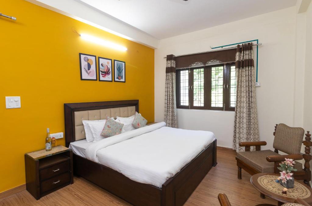 Bullawala Apartment | Berry 3BHK by Wabi Sabi Stays