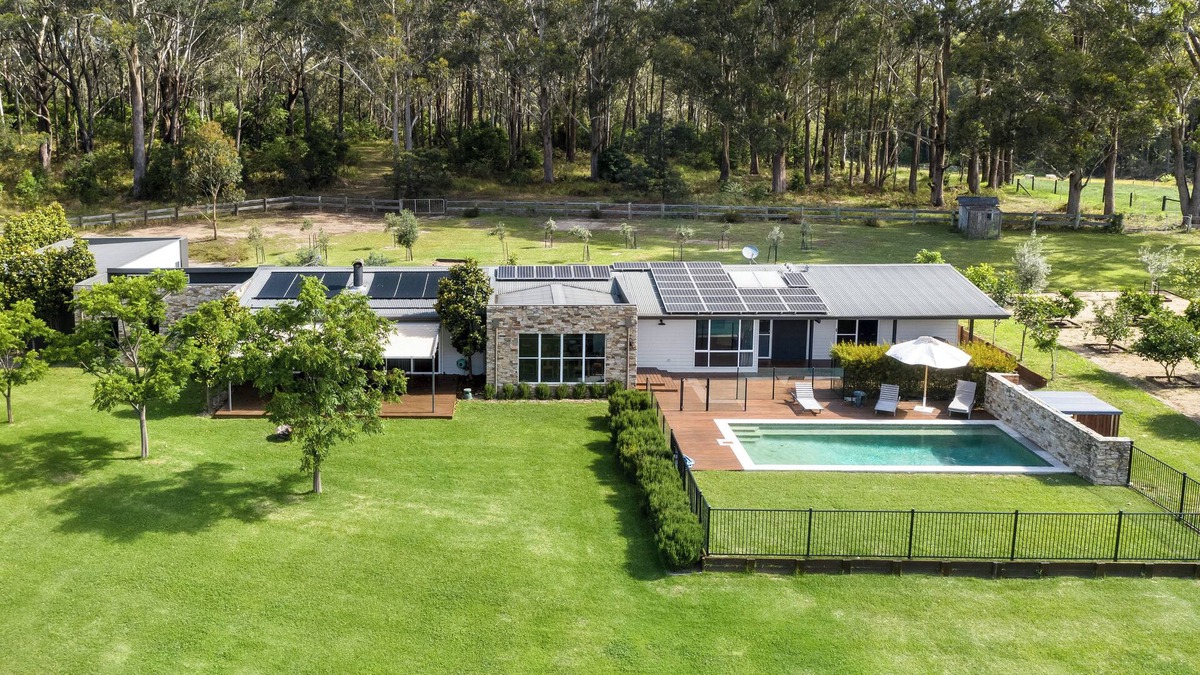 Berry House | Berry Beach Farm - Luxe Retreat Near Town & Sea