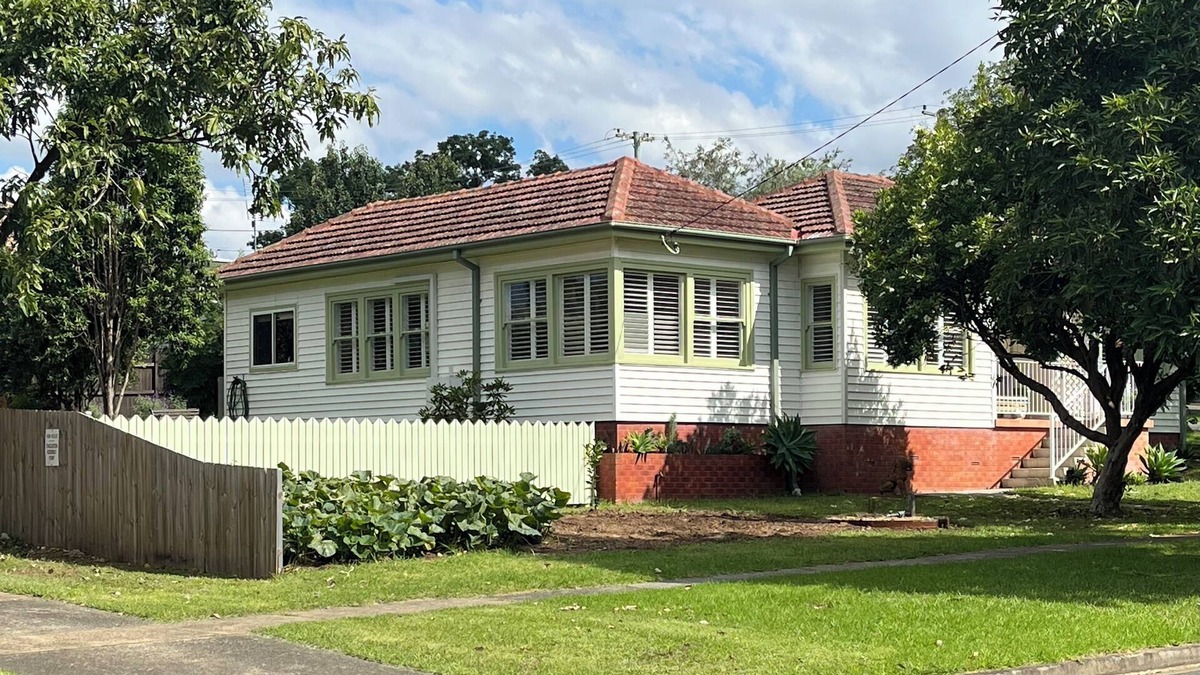 Berry House | Berry FiftyFour - Full house, pet friendly garden, close to everything in Berry!